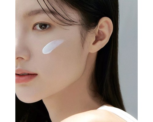 Protezione solare leggera seboregolatrice SPF50+ PA++++ Celimax