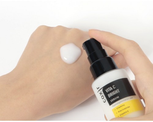Siero viso illuminante alla vitamina C Coxir