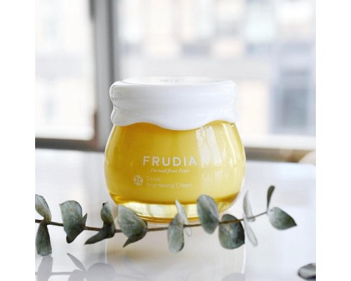 Crema illuminante agli agrumi Frudia