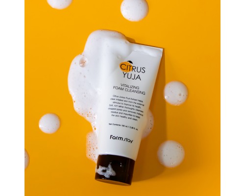 Schiuma detergente rivitalizzante Citrus Yuja FarmStay