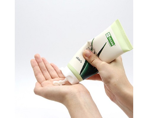 Schiuma detergente idratante vegan all'aloe jeju aloe aqua Skin79